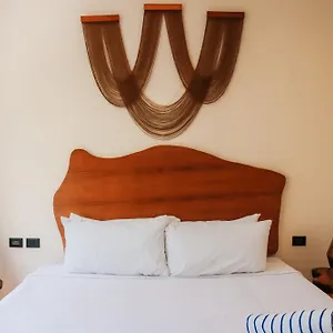https://villa-la-joya.tulum-hotels.net